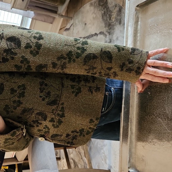 Christopher & Banks $5 - Picture 2 of 6